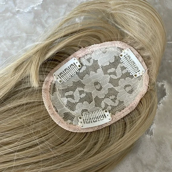 NWT wheat blonde topper light HAND TIED center part with bangs 16-17” new silk